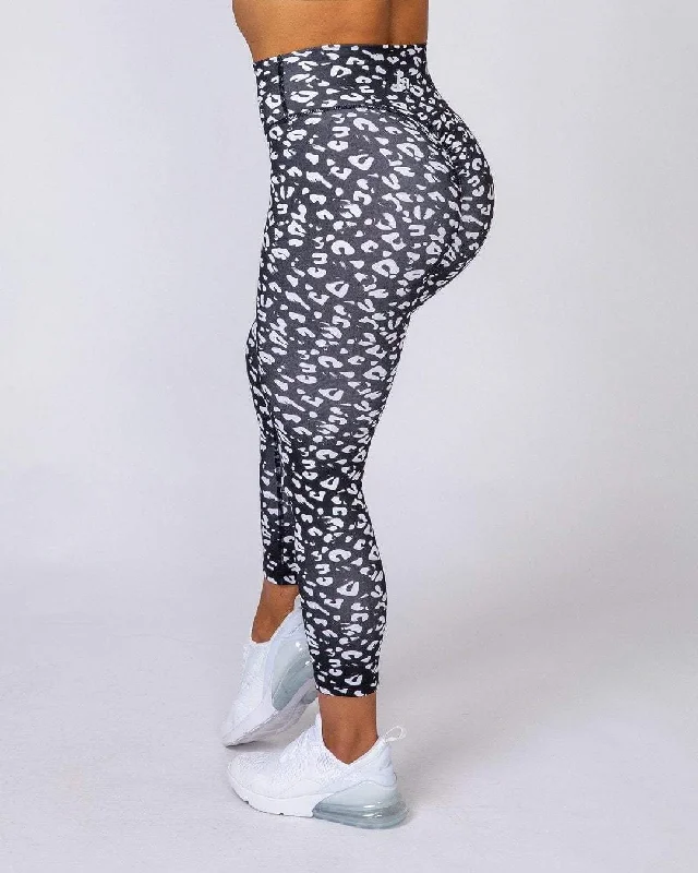 Signature Scrunch 7/8 Leggings - Black Leopard